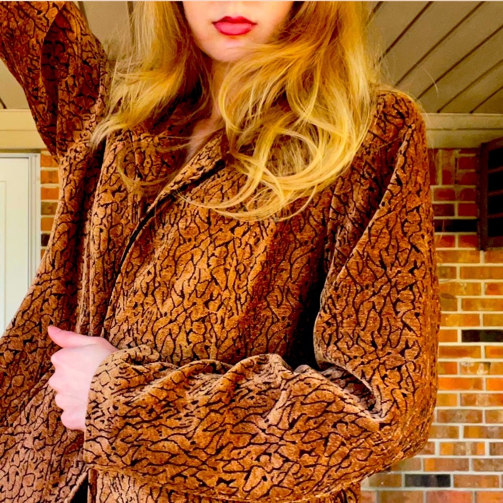 Dress Barn women’s coat size Medium (model is size S)
